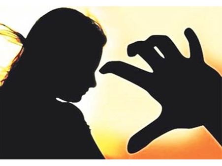 വിവാഹ വാഗ്ദാനം നല്‍കി പീഡനം: പെണ്‍കുട്ടി ഗര്‍ഭിണിയാണെന്നറിഞ്ഞതോടെ കടന്നു കളഞ്ഞു!