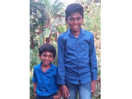 ഇതിനൊരു ബിഗ് സല്യൂട്ട്; കളഞ്ഞുകിട്ടിയ പണം തിരികെ നല്‍കി വിദ്യാര്‍ത്ഥികള്‍ മാതൃകയായി