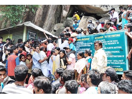 എടക്കല്‍ ഗുഹാസംരക്ഷണം; 10 കിലോമീറ്റര്‍ ചുറ്റളവിലെ ഖനനം നിയന്ത്രിക്കണം..