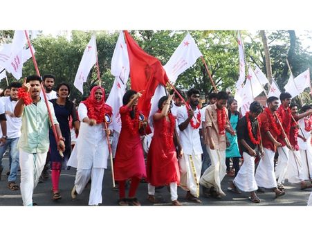 അഭിമന്യുവിന്‍റെ ഓർമയിൽ ചുവന്ന് മഹാരാജാസ്; തെരഞ്ഞെടുപ്പ് നയിക്കാൻ അർജുനെത്തി, മുഴുവൻ സീറ്റും പിടിച്ച് എസ്എഫ്ഐ
