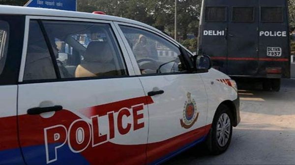 ആന്ധ്രപോലീസ് മാസ്സാണ്..... മാന്യമായി പെരുമാറിയില്ലെങ്കില്‍ രാഷ്ട്രീയക്കാരുടെ നാവരിയുമെന്ന് പോലീസ്