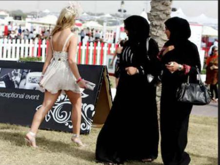 ദുബായില്‍ ട്രൗസറിട്ട് പുറത്തിറങ്ങാമോ? അറബി വനിതയുടെ പരാതി ചര്‍ച്ചയാകുന്നു!! തടവും നാടുകടത്തലും