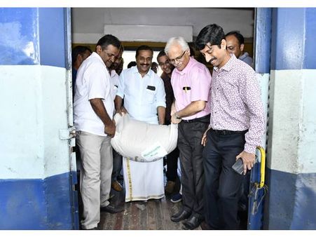 പണംപയറ്റ് നടത്തി സ്വരൂപിച്ച തുകയും മുഖ്യമന്ത്രിയുടെ ദുരിതാശ്വാസ നിധിയിലേക്ക്: ദൗത്യം കോഴിക്കോട്!