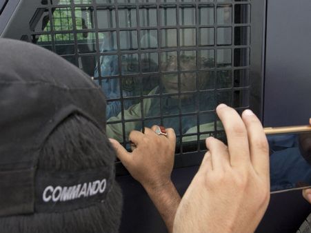 ഭാര്യയുടെ ശവസംസ്‌കാര ചടങ്ങുകളില്‍ പങ്കെടുക്കാന്‍ നവാസ് ഷെരീഫീനും മകള്‍ക്കും 12 മണിക്കൂര്‍ പരോള്‍