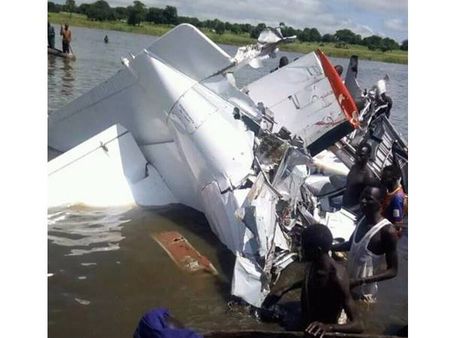 ദക്ഷിണ സുഡാനില്‍ ചെറുവിമാനം പുഴയില്‍ തകര്‍ന്ന് 19 മരണം: കുട്ടിയുള്‍പ്പെടെ മൂന്നു പേര്‍ രക്ഷപ്പെട്ടു