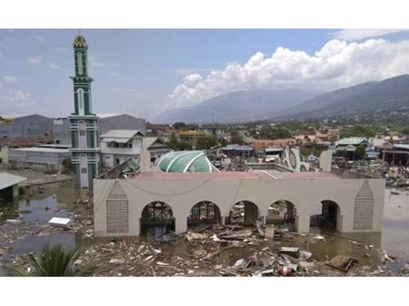 ഇന്തോനേഷ്യന്‍ സുനാമി: മരണസംഖ്യ 384 ആയി, പാലു നഗരത്തെ സുനാമി തുടച്ചെടുത്തു!