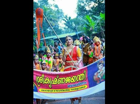 സമത്വം വേണമെന്ന് പറയുന്നവർ പുരുഷന്മാരുടെ ടോയ്ലറ്റിൽ കയറാറുണ്ടോ? ശബരിമല വിഷയത്തിൽ അനുശ്രീ!!