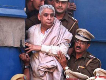 ആള്‍ദൈവം കുറ്റക്കാരന്‍; കൊലപാതക കേസില്‍ ജീവപര്യന്തം, രാംപാലിന് ഇനി അഴിയെണ്ണാം