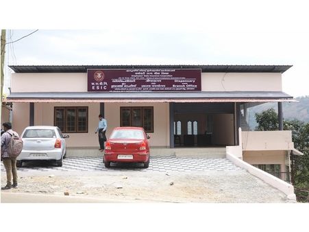 അടിമാലിയിലെ ഇ എസ് ഐ ക്ലീനിക്കിന്റെ പ്രവര്‍ത്തനം പ്രതിസന്ധിയില്‍!!! ഉദ്ഘാടനം നടന്ന് ഒരു മാസത്തിനു ശേഷവും പ്രവര്‍ത്തനം തുടങ്ങിയി... വാഗ്ദാനങ്ങള്‍ക്കും പൂട്ടുവീണു...