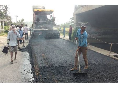 വടക്കഞ്ചേരി- മണ്ണുത്തി ദേശീയപാത: ടാറിങ്‌ ഇന്ന്‌ പൂര്‍ത്തിയാകും, പണികൊടുത്തത് ടാര്‍ മിക്സിംഗ് !!