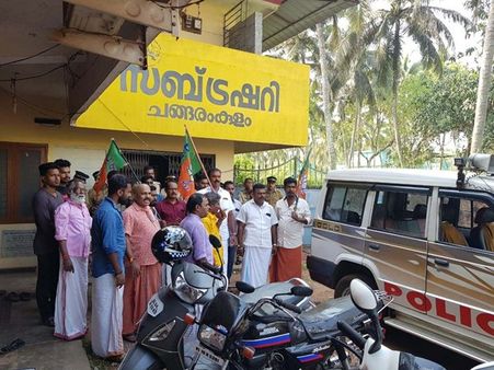 ട്രഷറി അക്കൗണ്ടിലെ പണം ഭാര്യയുടെ അക്കൗണ്ടിലേക്ക് മാറ്റി ട്രഷറിയിലെ ജീവനക്കാരന്‍, തവണകളായി വെട്ടിപ്പ് നടത്തിയ മൂന്ന് ജീവനക്കാര്‍ക്ക് സസ്‌പെന്‍ഷന്‍, സംഭവം മലപ്പുറം ചങ്ങരംകുളത്ത്