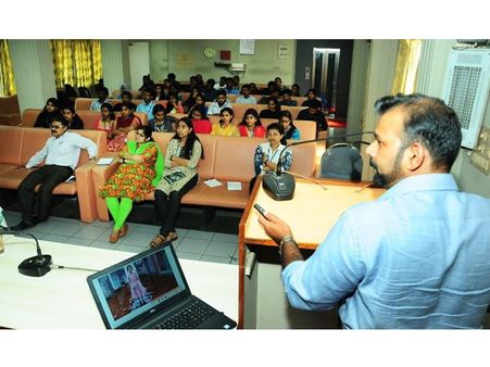 പത്രപ്രവര്‍ത്തക യൂണിയന്‍ സംഘടിപ്പിച്ച നവമാധ്യമ ശിൽപശാല ഡോ പി വിനോദ് ഭട്ടതിരിപ്പാട് ഉദ്ഘാടനം ചെയ്തു