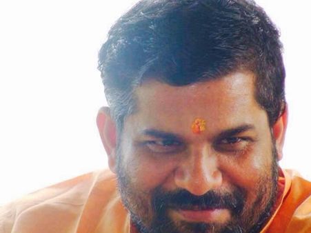 പികെ ഷിബുവിന്റെ ശബരിമലയിൽ ഏത് പ്രായത്തിലുള്ള യുവതികൾക്കും കയറാം... സംഘികളെ പൊളിച്ചടുക്കി സന്ദീപാനന്ദ