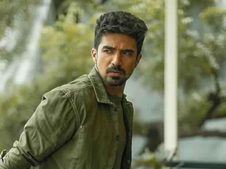 അയാള്‍ തന്‍റെ പാന്‍റിനുള്ളിലേക്ക് കൈയ്യിട്ടു! മീ ടുവില്‍ ദുരനുഭവം വെളിപ്പെടുത്തി നടന്‍