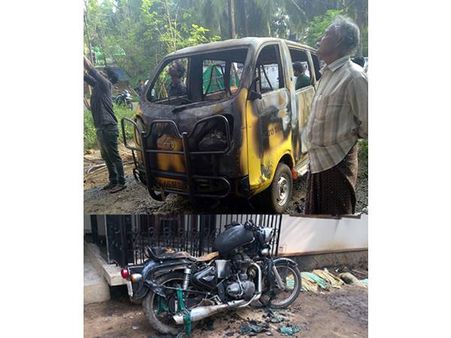 പരപ്പനങ്ങാടിയില്‍ ലീഗ് പ്രവര്‍ത്തകന്റെ ബൈക്കും സിപിഎം പ്രവര്‍ത്തകന്റെ ഓട്ടോയും കത്തിച്ചു
