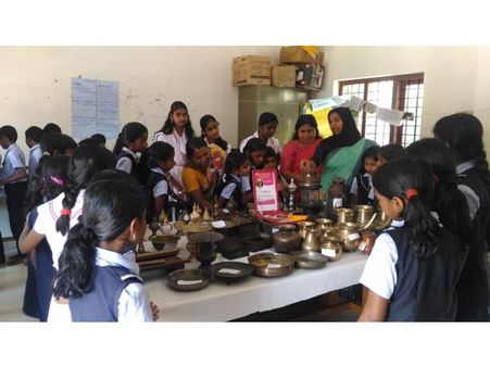 പഴമയിലേക്ക് ഒരു തിരിഞ്ഞു നടത്തം! ശിശുദിനാഘോഷങ്ങള്‍ വ്യത്യസ്ഥമാക്കി ഇടുക്കി പഴയരികണ്ടം സര്‍ക്കാര്‍ സ്‌കൂള്‍
