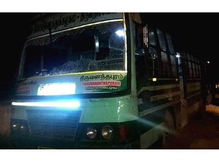 കന്യാകുമാരിയിൽ ബിജെപി ഹർത്താൽ: 7 ബസുകൾ തല്ലിത്തകർത്തു, ശബരിമലയില്‍ കേന്ദ്രമന്ത്രിയെ തടഞ്ഞതിന്!