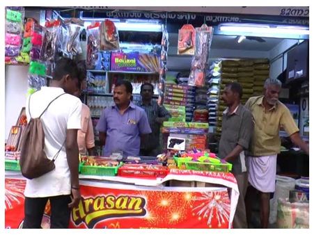 മൂന്നാറില്‍ പടക്ക വിപണികള്‍ സജ്ജീവം ഇനി ദീപാവലി ആഘോഷത്തിന്റെ മണിക്കൂറുകള്‍...!!!