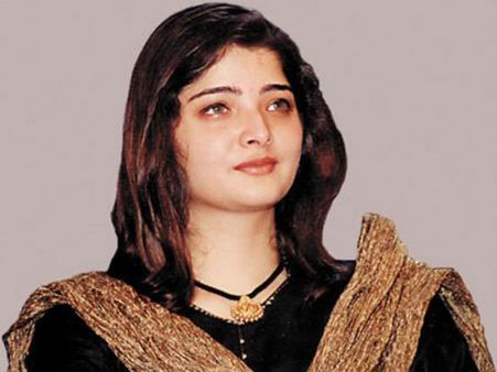 നടി വസുന്ധര ദാസിനെ നടുറോഡിൽ അപമാനിക്കാൽ ശ്രമിച്ചതായി പരാതി, കാറിൽ പിന്തുടർന്നു