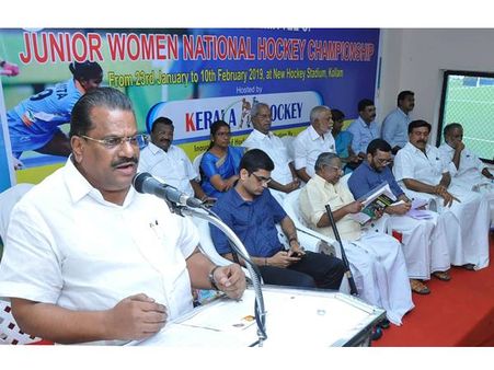 സംസ്ഥാനത്ത് കൂടുതല്‍ കായിക താരങ്ങള്‍ക്ക് തൊഴില്‍; ജില്ലകളിലെല്ലാം സ്റ്റേഡിയങ്ങള്‍!