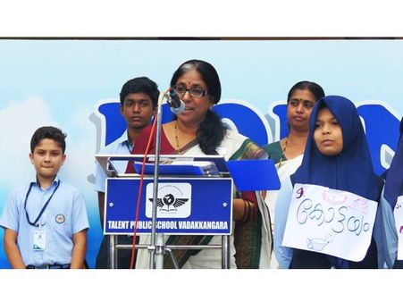 അഭിപ്രായങ്ങള്‍ മാറ്റിവെച്ച് മാനവിക മൂല്യങ്ങള്‍ക്കായി നിലകൊള്ളുക: സിന്ധ്യാ ഐസക്