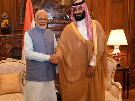 ഇന്ത്യ-സൗദി 'ഭായി ഭായി'... ചരിത്ര കൂടിക്കാഴ്ച അര്‍ജന്റീനയിൽ; മോദിയും മുഹമ്മദ് രാജകുമാരനും കൈകോർത്തു