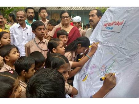 നവകേരള പുനഃസൃഷ്ട്ടി: ഇനി പുതിയ കാഴ്ചപ്പാടുകള്‍ വിദ്യാര്‍ത്ഥികളില്‍ നിന്ന്!!