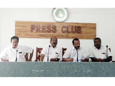 യുഡിഎഫ് ഭരിക്കുന്ന സഹകരണബാങ്കുകള്‍ പിരിച്ചുവിടാന്‍ കാരണം കേരളാബാങ്ക് രൂപീകരണം; ലോകായുക്തക്ക് പരാതി നല്‍കി; സമരത്തിനൊരുങ്ങി ജനാധിപത്യ സഹകരണ വേദി