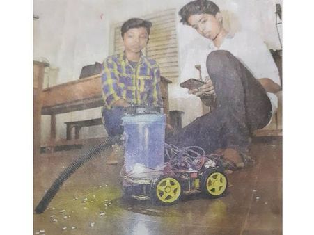 മൊബൈല്‍ ഉപയോഗിച്ച് പൊടിതട്ടാം: വാക്വം ക്ലീനര്‍ വികസിപ്പിച്ച് വിദ്യാര്‍ഥികള്‍, വേണ്ടത് ഇത്രമാത്രം!!