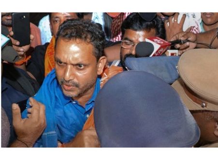 പൊലീസിനെ ഭീഷണിപ്പെടുത്തിയ കേസിൽ കെ സുരേന്ദ്രന് ജാമ്യം; ശബരിമല സംഘർഷത്തിൽ ജയിൽ വാസം തുടരും