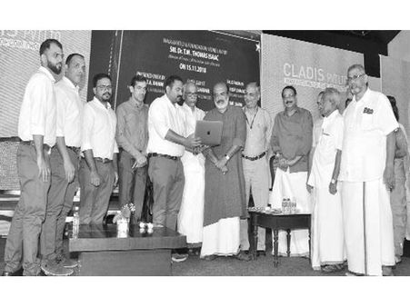 കേരളത്തിലെ ചകിരി മുഴുവന്‍ ചൈനയ്ക്കു കടത്തരുത്: തോമസ് ഐസക്, ശ്രീലങ്കയെ കണ്ടുപഠിക്കണമെന്ന്!