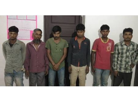 നേര്യമംഗലം വനത്തില്‍ മാലിന്യങ്ങള്‍ തള്ളി: ഇതര സംസ്ഥാനക്കാരായ 6 പേരെ വനപാലകര്‍ പിടികൂടി!!!