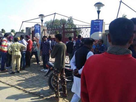 ആദ്യം തോക്കുമായി ഭീഷണി: ഭീകരാക്രമണത്തില്‍ അമൃത്സറില്‍ മൂന്ന് മരണം, 15 പേര്‍ക്ക് പരിക്ക്!