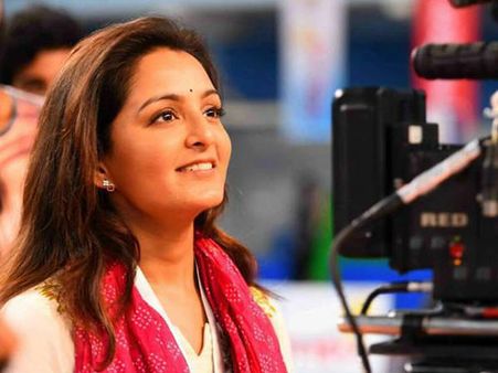 ഞാന്‍ വനിതാ മതിലിനൊപ്പം; സ്ത്രീ പുരുഷ സമത്വം അനിവാര്യം, പിന്തുണയറിയിച്ച് മഞ്ജു വാര്യര്‍