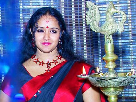 തീര്‍ന്നില്ല സോളാര്‍!!! നടി ശാലു മേനോന്റെ വീട് കോടതി ജപ്തി ചെയ്തു... ബിജു രാധാകൃഷ്ണന്‍റെ പണംകൊണ്ട്?