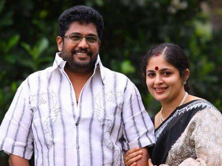 ആ പ്രചാരണങ്ങൾ സത്യമല്ല ; വിശദീകരണവുമായി ഷാജി കൈലാസും ഭാര്യയും