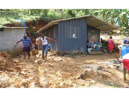 ഇവിടെയുണ്ട് ഇങ്ങനെയും ചില ഓട്ടോ തൊഴിലാളികള്‍!!! ഇവരാണ് നാടിന്റെ താരങ്ങള്‍, വീട് നിര്‍മിച്ച് നല്‍കി