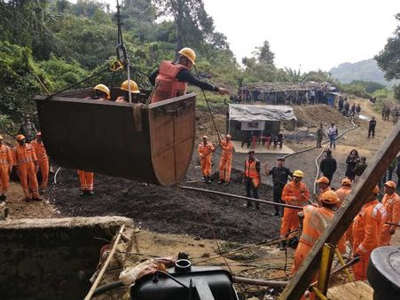 ഖനിത്തൊഴിലാളികളെ രക്ഷിക്കാനുള്ള ശ്രമം 12ാം ദിവസത്തിലേക്ക്.... കുടുങ്ങി കിടക്കുന്നത് 15 പേര്‍!!