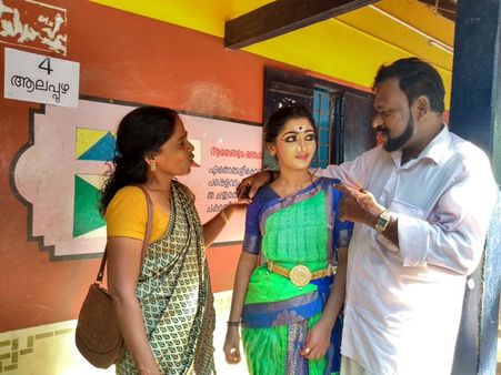 സംസ്ഥാന സ്കൂൾ കലോത്സവം; ജീവിതം തളർത്താൻ സമ്മതിച്ചില്ല്, ഫിനിക്സ് പക്ഷി യെ പോലെ ഉയർന്ന് ഗംഗ!