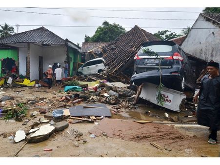 ആശങ്കയൊഴിയാതെ ഇന്തോനേഷ്യ; വീണ്ടും സുനാമിക്ക് സാധ്യത, 281 മരണം, ആയിരത്തിലധികം പേർക്ക് പരുക്ക്