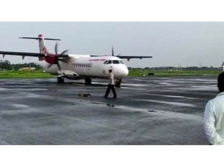 നാവിക ആസ്ഥാനത്തെ അപകടം; സുരക്ഷാ വീഴ്ച പരിശോധിക്കും, ലൈ​റ്റ് ഹെ​ലി​കോ​പ്റ്റ​ർ ധ്രു​വ് നി​ർ​ത്തി​യി​ടു​ന്ന ഹാ​ങ്ങ​റി​ലു​ണ്ടാ​യ അ​പ​ക​ടം ഗു​രു​ത​രം