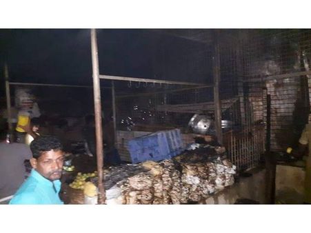 കൊട്ടാരക്കര മാർക്കറ്റിൽ വൻ തീപിടിത്തം: പത്തിലധികം കടകള്‍ പൂര്‍ണമായി കത്തി നശിച്ചു!