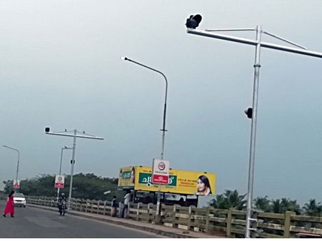 നെട്ടൂർ നിവാസികൾക്ക്‌ ആശ്വാസം... കുണ്ടന്നൂര്‍- തേവര പാലത്തില്‍ സിഗ്നൽ ലൈറ്റുകൾ സ്ഥാപിച്ചു!