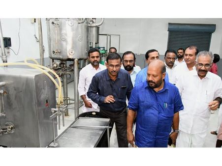 നീര കേരളത്തിന്റെ തനത് പാനീയം, പുതുബ്രാന്‍ഡില്‍ വിപണിയിലെത്തും,പ്രകൃതിദത്തമായ സ്വാഭാവികതയില്‍ വില്‍പന നടത്തണമെന്ന് കൃഷി മന്ത്രി  