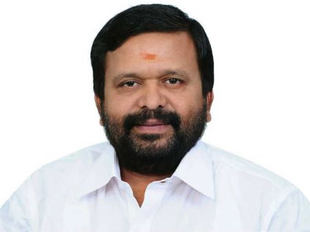 ഫ്‌ളക്‌സ് ഉടമയെ ക്രൂരമായി മര്‍ദനം.... മുന്‍ കോണ്‍ഗ്രസ് എംഎല്‍എ ശരത്ചന്ദ്ര പ്രസാദ് കുരുക്കില്‍!!