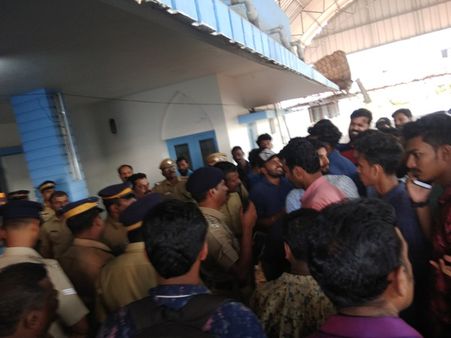 വഞ്ചിപ്പാട്ട് മത്സരത്തില്‍ വിവാദം തുഴയെറിഞ്ഞു: പാട്ട് അറിയില്ലെന്ന് വിധിയെഴുതി 'ബി' ഗ്രേഡ് നല്‍കി!