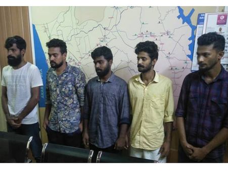 യുവാക്കളെ കെട്ടിയിട്ട് നഗ്നരാക്കി അക്രമിച്ച സംഭവം: മുഖ്യപ്രതികള്‍ അറസ്റ്റില്‍, സംഭവം വടകരയില്‍!