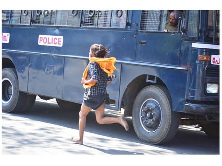 ആ ഹർത്താൽ ഓട്ടക്കാരന് പിന്നീട് എന്തു സംഭവിച്ചു; വീഡിയോ വൈറൽ, ചില ഹർത്താൽ തമാശകൾ