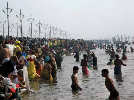 മകരസംക്രാന്തിക്ക് വിശുദ്ധസ്നാനം ചെയ്യാന്‍ 10 മുസ്ലീങ്ങളും