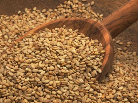 മകരസംക്രാന്തി ആഘോഷങ്ങള്‍ക്കൊരുങ്ങി ഹൈന്ദവര്‍, എള്ളും ശര്‍ക്കരയും ഒഴിയാത്ത സംക്രാന്തി വിഭവങ്ങള്‍